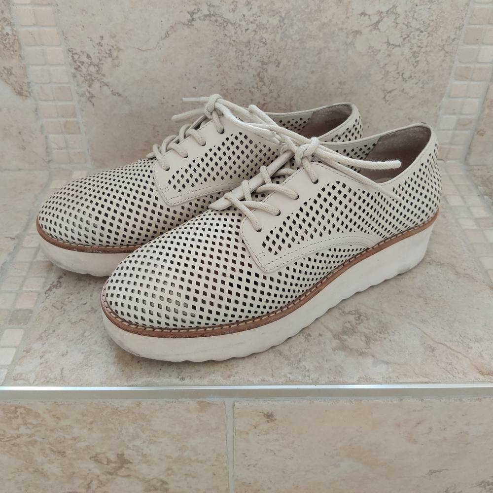 Vince Camuto Cream Perforated Lace-Up Platform Loafers
